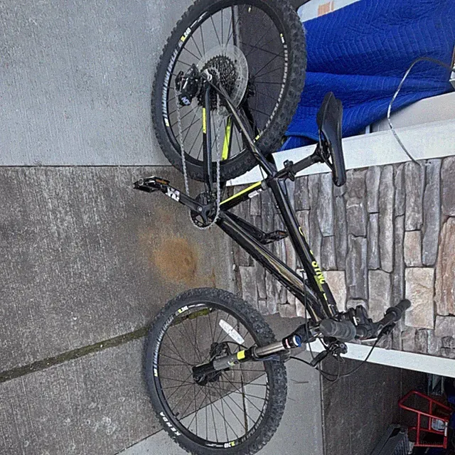Diamondback Sync’r 24 Kids Mountain Bike - Black/Yellow